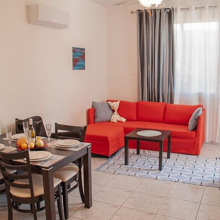 Cozy 1 Bedroom Apartment In Walking Distance To The Municipal Beach Πάφος Εξωτερικό φωτογραφία