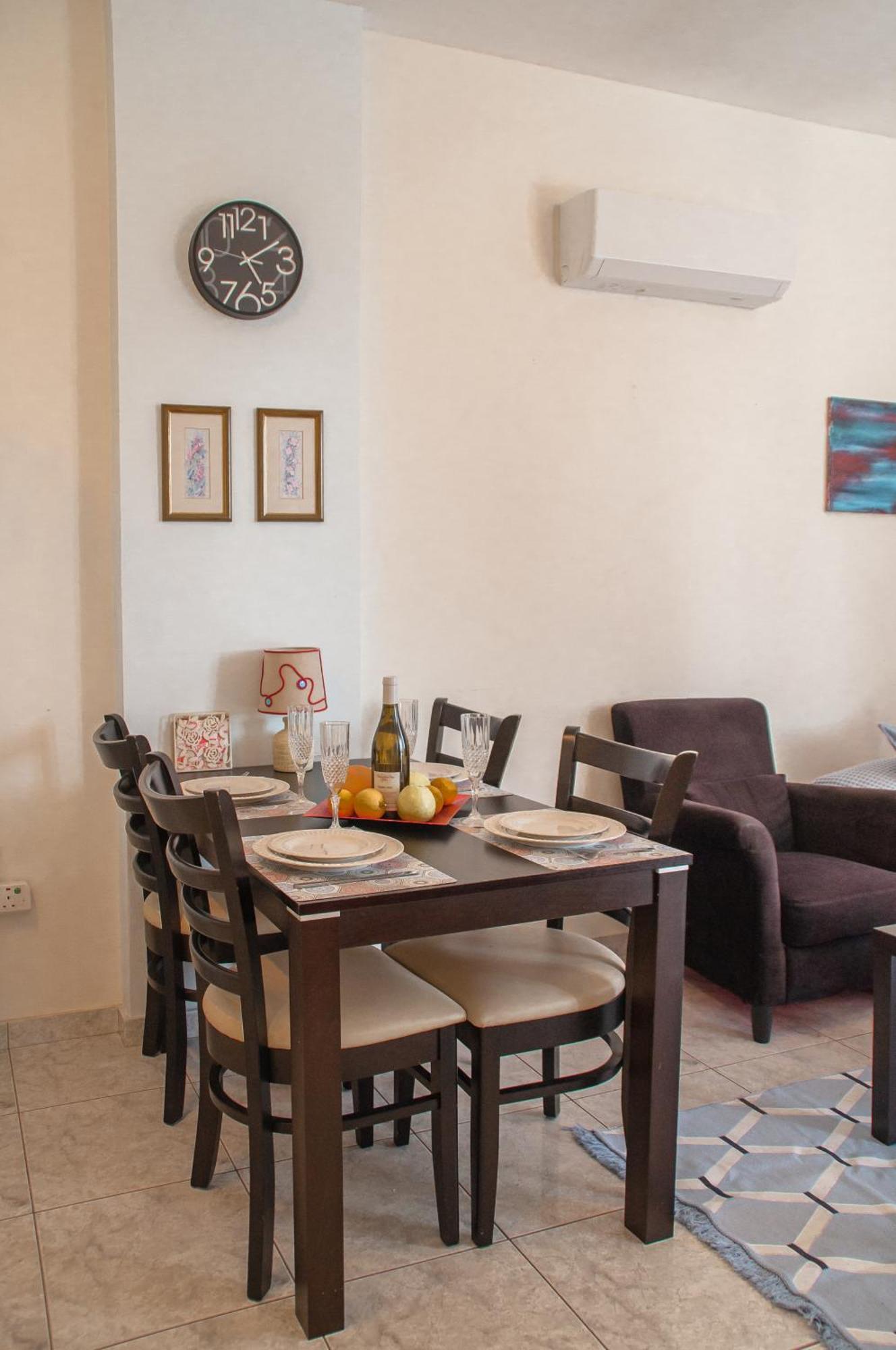 Cozy 1 Bedroom Apartment In Walking Distance To The Municipal Beach Πάφος Εξωτερικό φωτογραφία