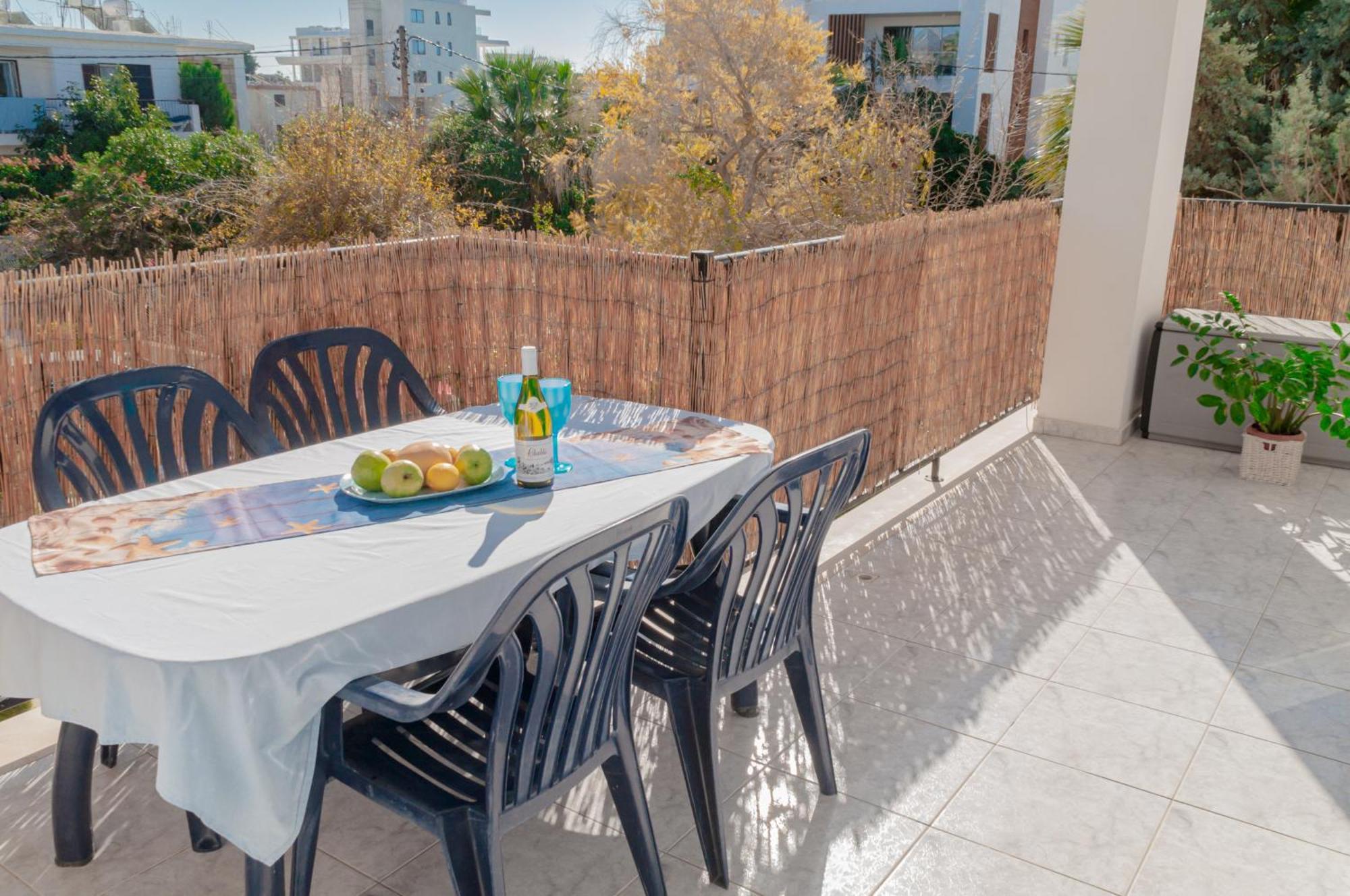 Cozy 1 Bedroom Apartment In Walking Distance To The Municipal Beach Πάφος Εξωτερικό φωτογραφία