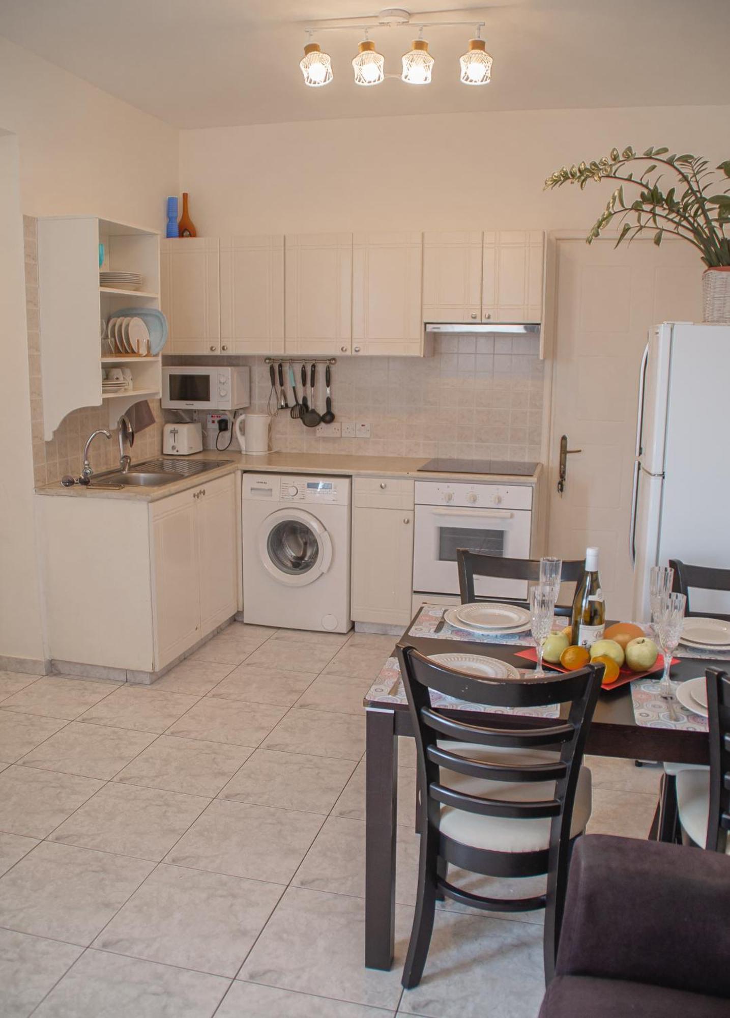 Cozy 1 Bedroom Apartment In Walking Distance To The Municipal Beach Πάφος Εξωτερικό φωτογραφία